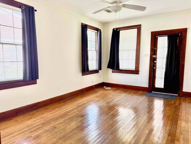 Foto del edificio - 2554 Zeeland Ave