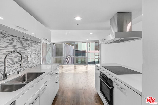 Foto del edificio - 901 Flower St