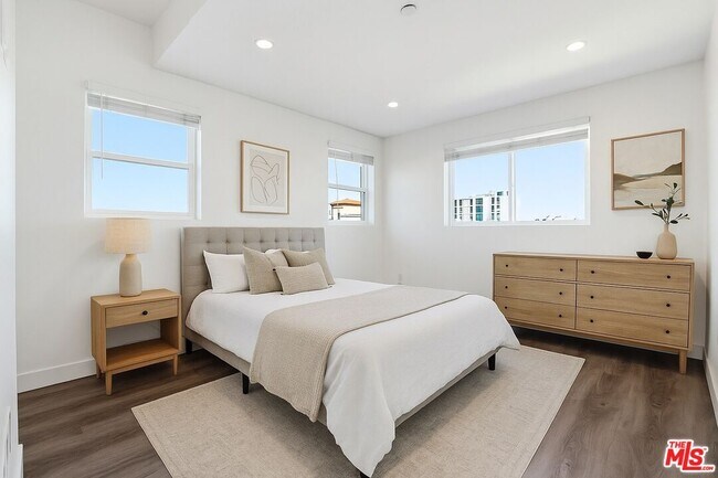 Foto del edificio - 1431 S Sherbourne Dr