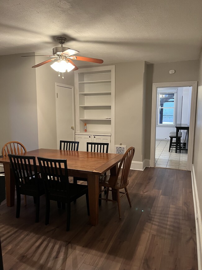 Foto del edificio - 128 W Chestnut St