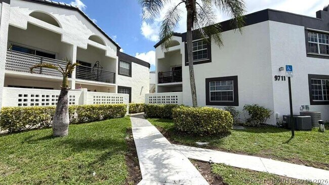 Foto del edificio - 9711 Fontainebleau Blvd