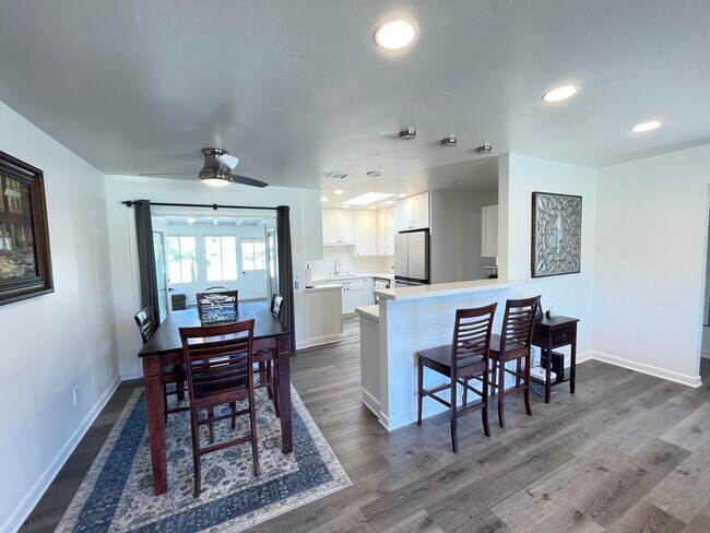 Building Photo - 919 La Fiesta Ct