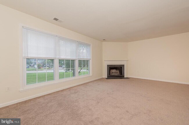 Building Photo - 5905 Rowanberry Dr