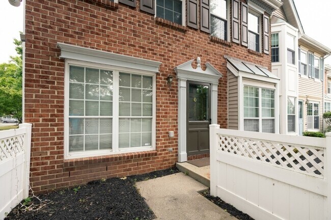 Foto del edificio - 361 Hadleigh Ln