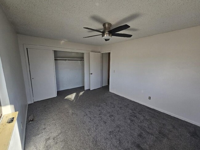 Foto del edificio - 8724 W University St