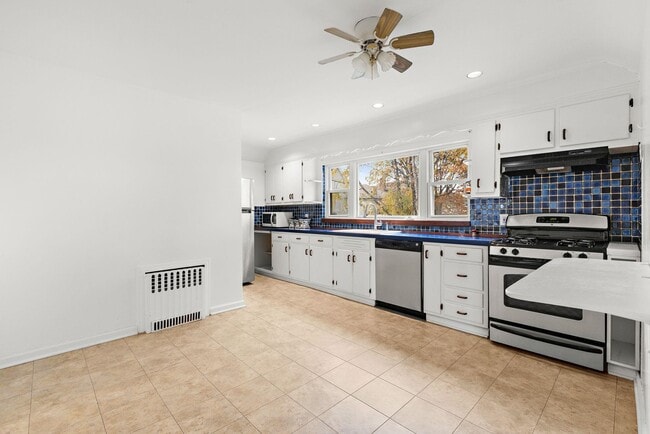 Building Photo - 97 Riverview Ave