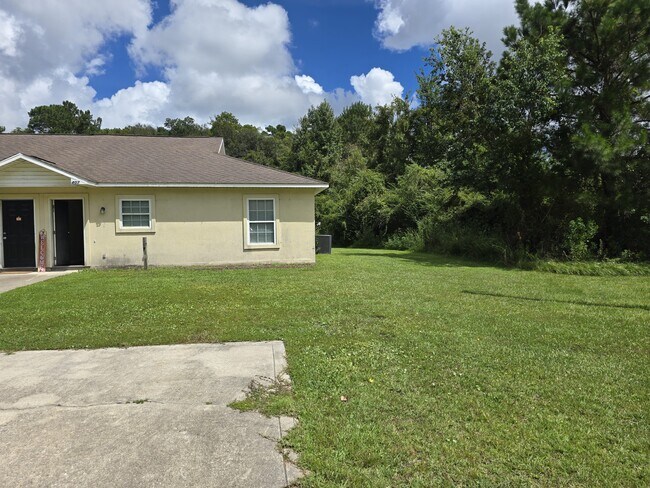 Building Photo - 407 S Ashley St