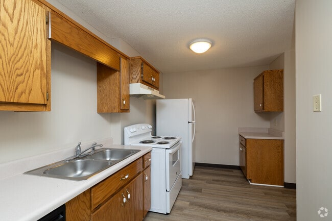 2BR, 1.5BA -900SF - Kitchen - Spooky Savings at Shagbark Apartments!