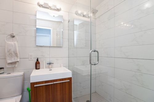 Foto del edificio - 315 E 12th St