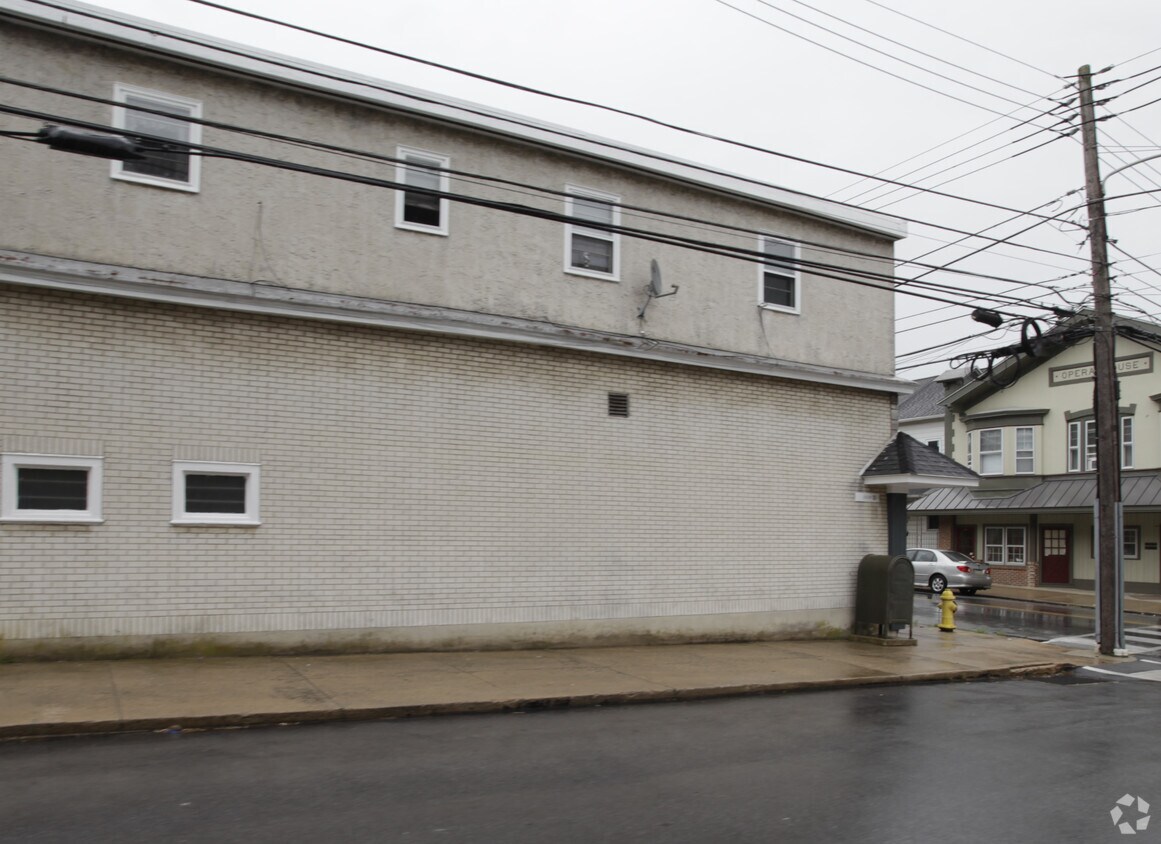 Foto del edificio - 349-351 W 1st Ave
