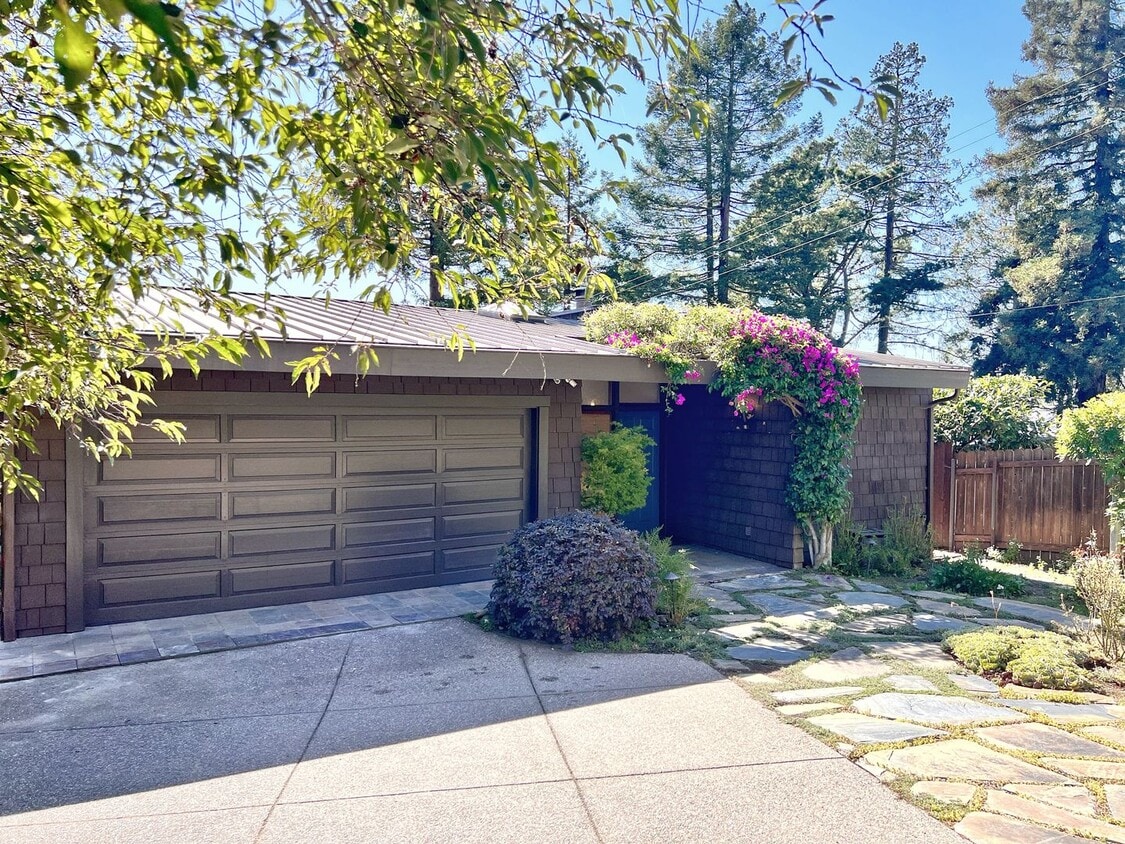 Primary Photo - Gorgeous Custom Built Home in Berkeley Hil...