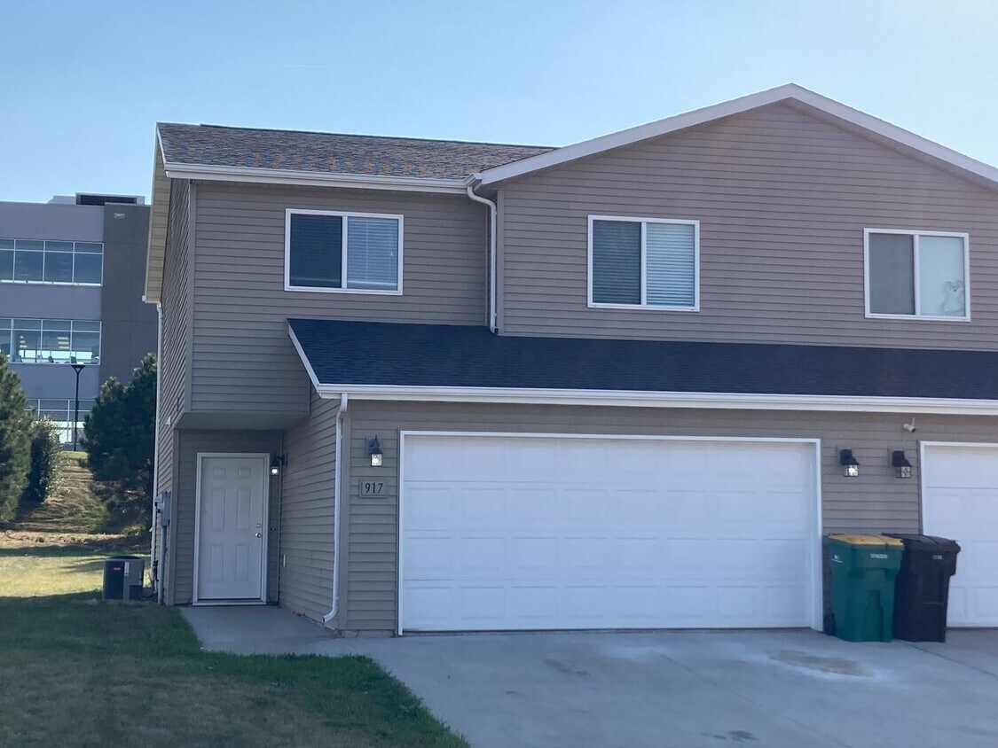 917 Bremner Ave, Bismarck, ND 58503 Townhome Rentals in Bismarck ND