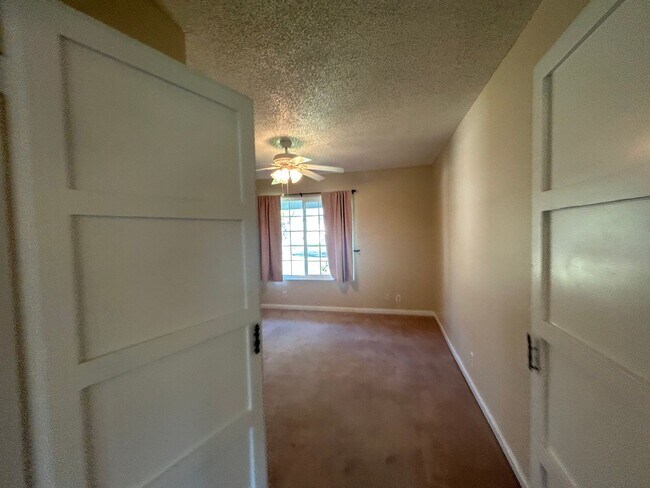 Building Photo - 670 Northwood Dr