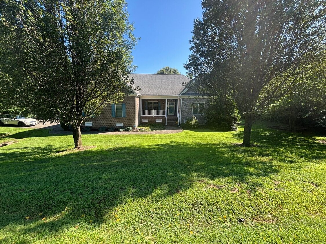 Primary Photo - Stunning 5 Bedroom 2.5 Bath Home located i...