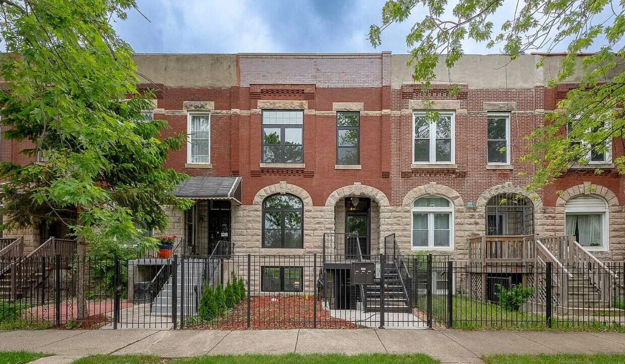 Foto principal - 3246 W Fulton Blvd