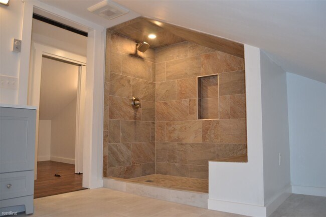 Foto del edificio - 2 br, 1.5 bath House - 64 Eastford Road
