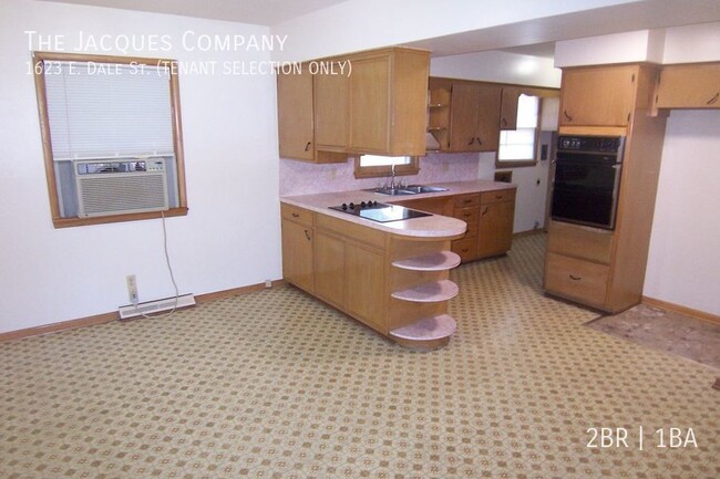 Foto del edificio - Very Clean 2 Bedroom 1 Bath 1 Car Garage D...