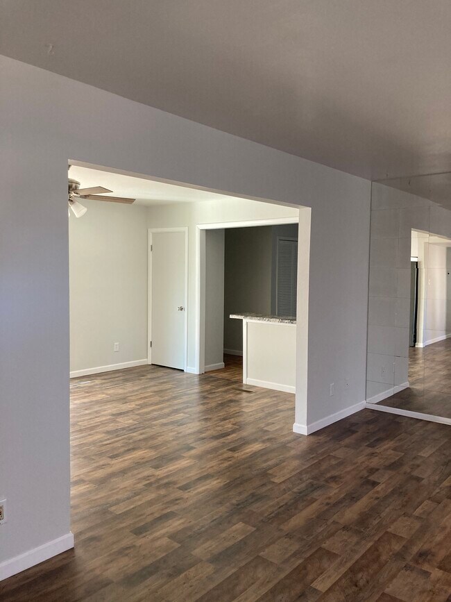 Foto del edificio - 3109 N Sunset Ave