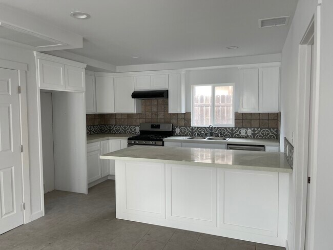 open kitchen - 4533 W 165th St