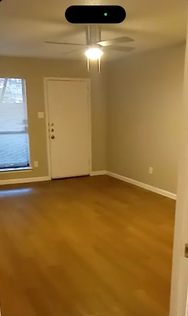 Building Photo - 6646 E Lovers Ln