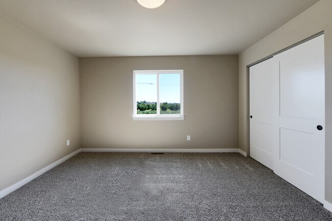 Building Photo - 403 Pear Dr