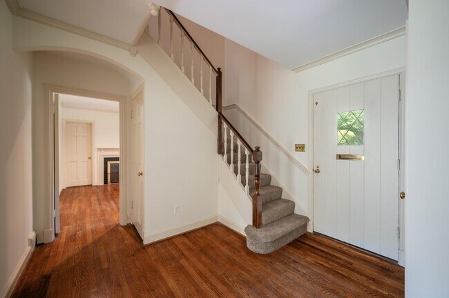 Foto del edificio - 4975 Hillbrook Ln NW