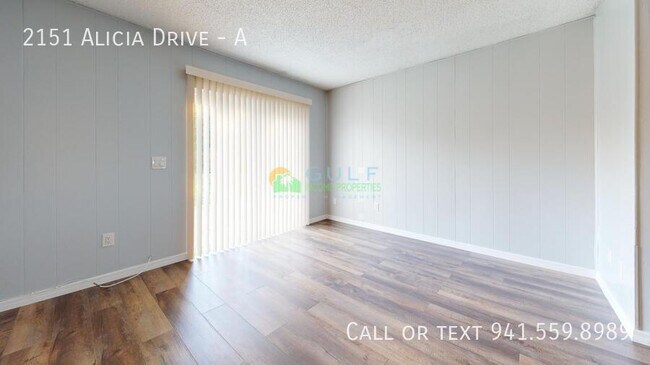 Building Photo - 2151 Alicia Dr