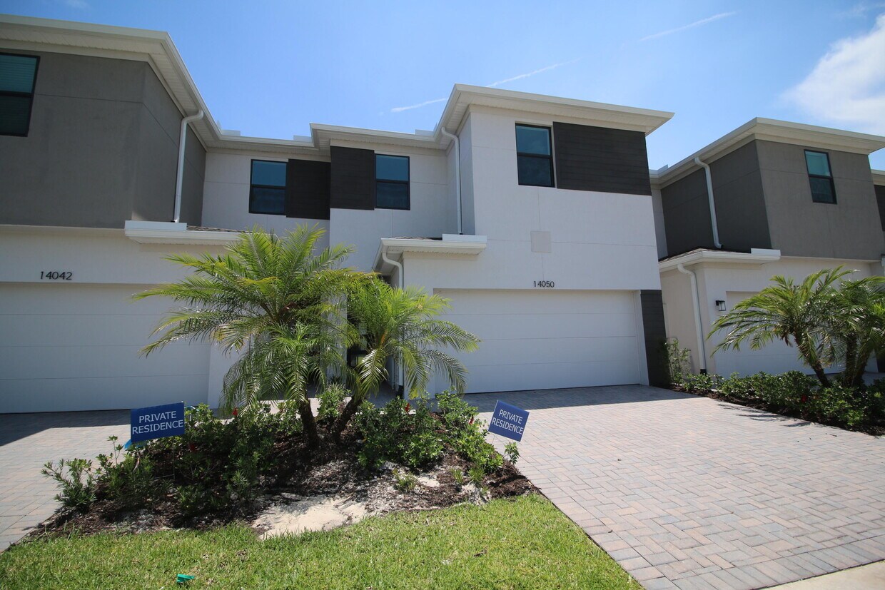 Foto principal - 14050 SW Thorens Dr