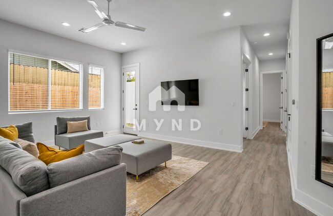 Building Photo - 6410 Auburn Dr Unit A