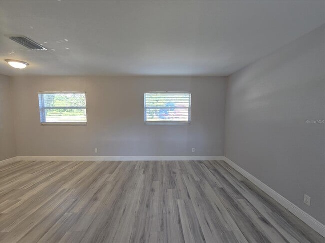 Building Photo - 107 W Clay Ave