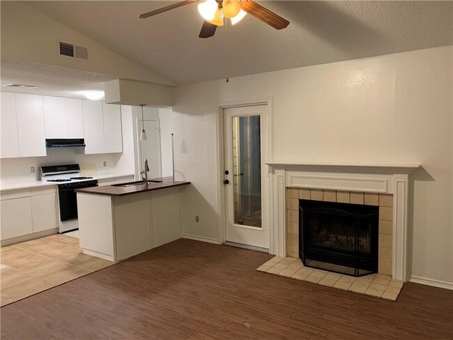 Building Photo - 16002 Windermere Dr