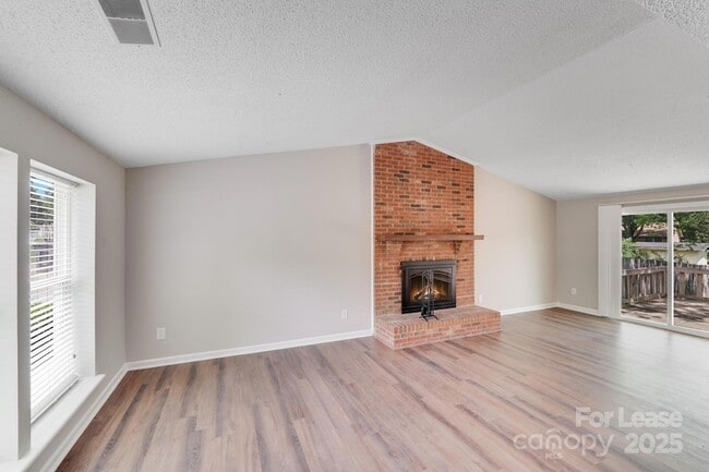 Building Photo - 8539 Glenway Ct