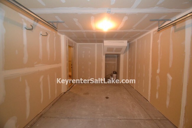 Building Photo - 6643 W Merlot Way