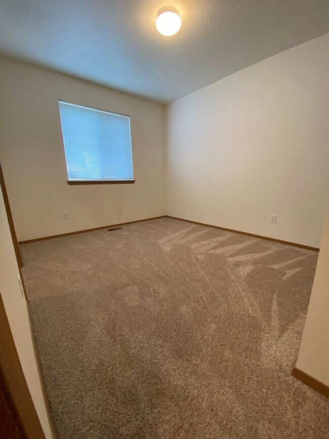 Foto del edificio - Freshly Remodeled 3 Bedroom Home in Highly...