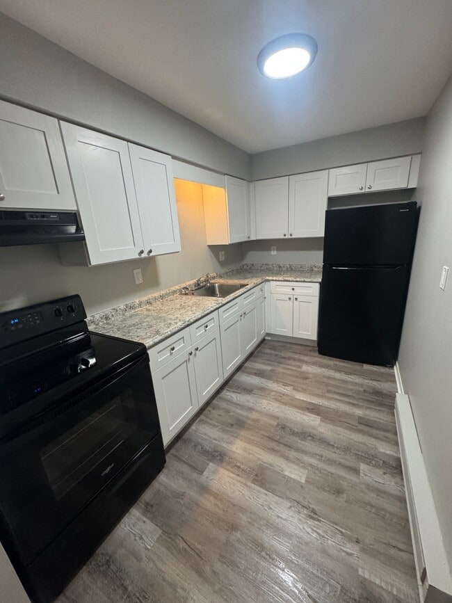 Building Photo - Wesleyan Apartments