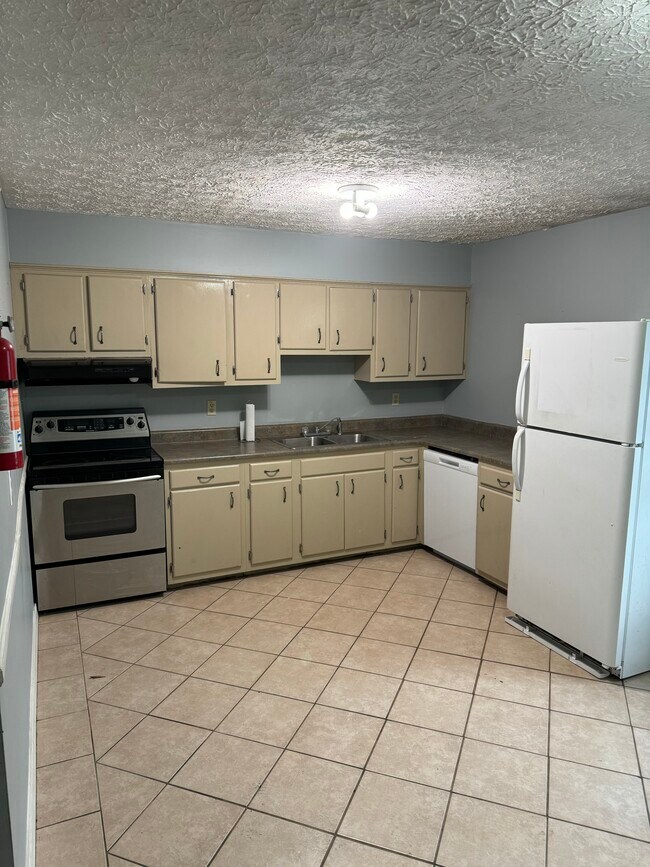 Building Photo - 904 McCullough Ct