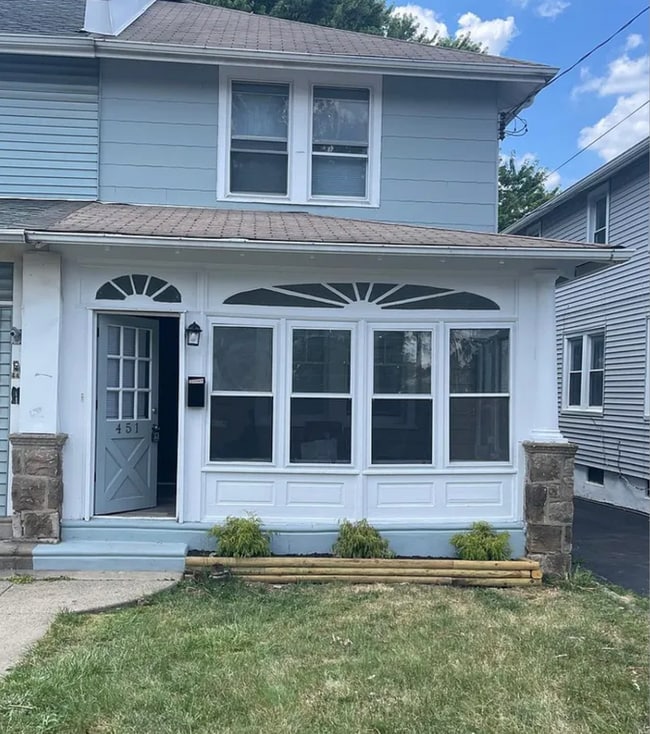Renovated Twin Home Now Available for Immediate Move In - Renovated Twin Home Now Available for Immediate Move In
