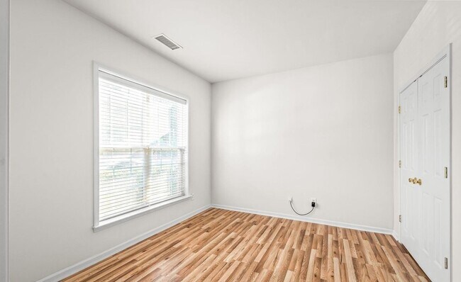 Foto del edificio - This Stunning Townhome in the Heart of Ballantyne