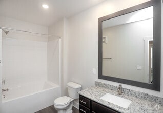 1BR, 1BA - 800 SF - Charlestown on the Monon