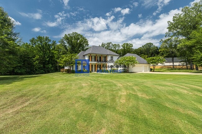 Building Photo - 5 Bed/3.5 Bath in New Castle of Madison