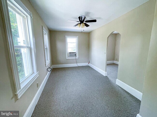 Foto del edificio - 826 Wheaton Ave