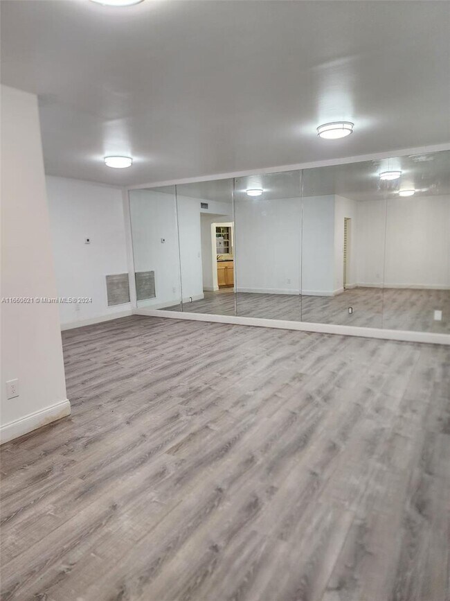 Building Photo - 8380 SW 154th Ave