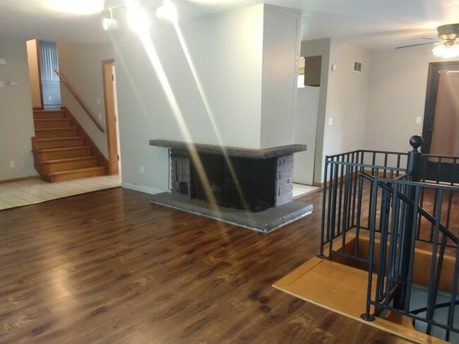 Foto del edificio - 527 W Dewey St