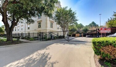 Building Photo - 3501 Chenevert St