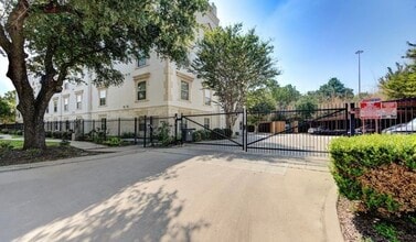 Building Photo - 3501 Chenevert St