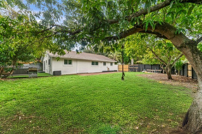 Foto del edificio - 1631 N 29th Ct