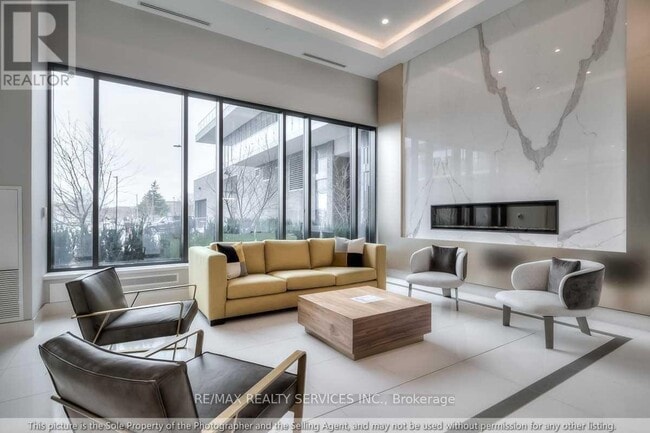 Building Photo - 35 Watergarden Dr