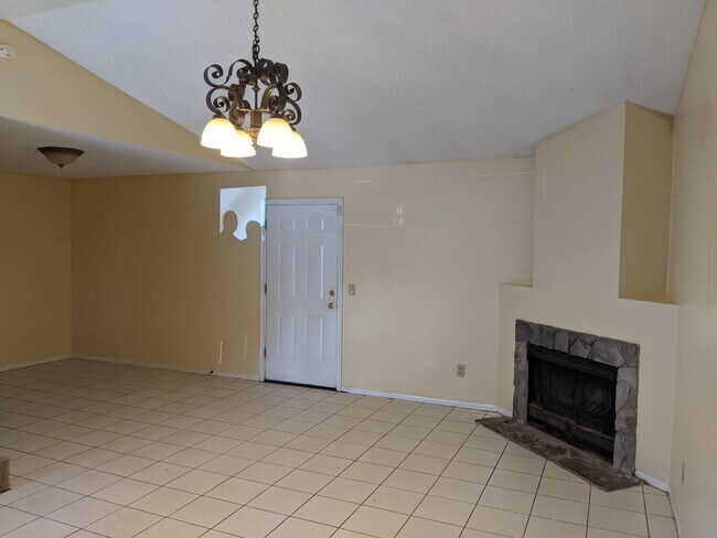 Foto del edificio - 8049 Colonnade Ct E