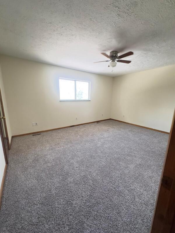 Building Photo - 54 Maple Ln