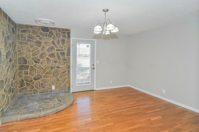 Building Photo - 212 Brady Dr